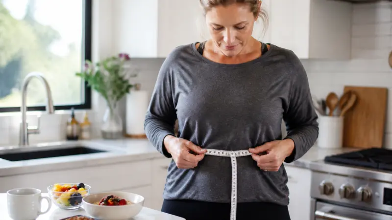 Buikvet bij vrouwen: waarom het zich nestelt en wat je kunt veranderen